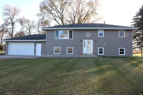 13657 180th St, Hutchinson, MN 55350