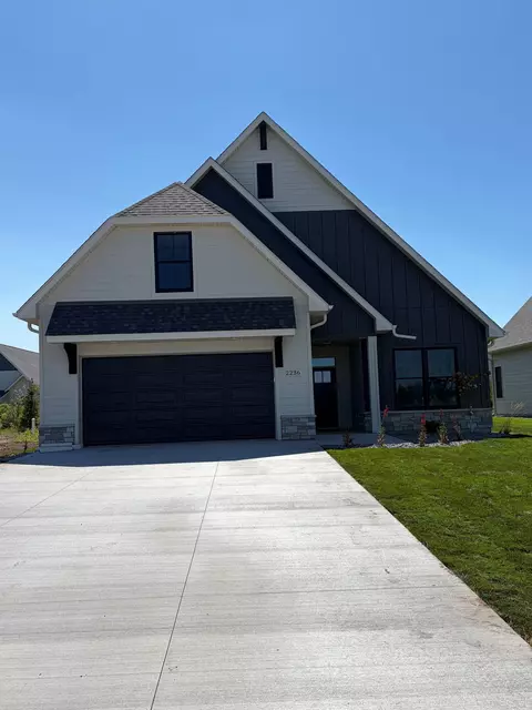 2236 Aftonn Cir, Hudson, WI 54016