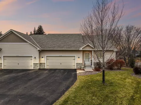 2075 Cardinal Gln, North Saint Paul, MN 55109