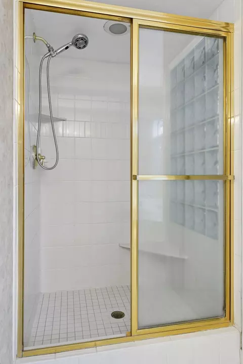 Bath - 19875 Andover Pl, Excelsior, MN 55331 photo 8 of 10