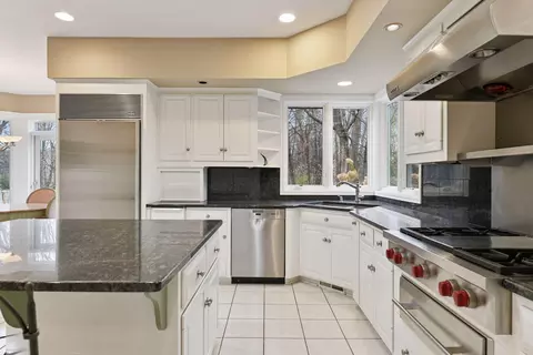 Kitchen - 19875 Andover Pl, Excelsior, MN 55331 photo 2 of 10