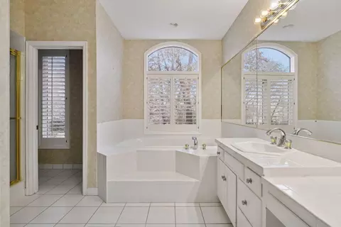 Bath - 19875 Andover Pl, Excelsior, MN 55331 photo 5 of 10