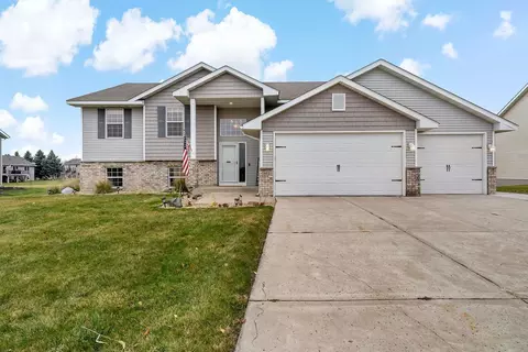 981 Farmers Ridge Trl, Belle Plaine, MN 56011