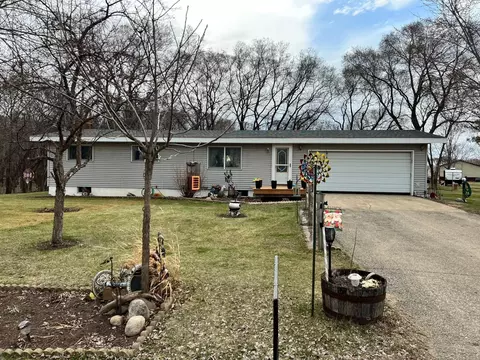 8042 Meades Addn Dr SE, Alexandria, MN 56308