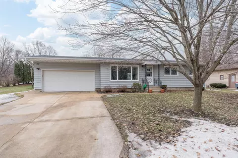 835 Westwood Dr, Faribault, MN 55021