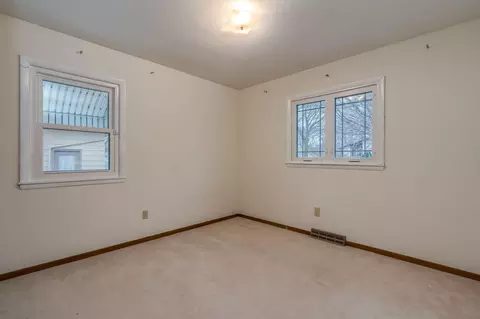 Bedroom - 835 Westwood Dr, Faribault, MN 55021 photo 2 of 6