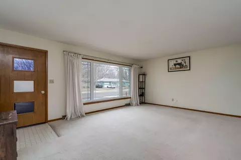 Living - 835 Westwood Dr, Faribault, MN 55021 photo 2 of 4