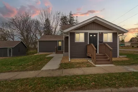 102 Buchannon St S, Waterville, MN 56096