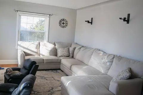 Living - 4315 E Superior St, Duluth, MN 55804 photo 2 of 2