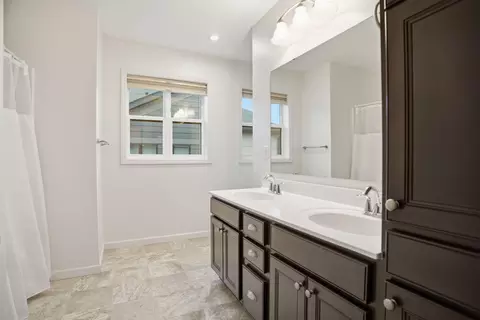 Bath - 4035 River Valley Way, Eagan, MN 55122 photo 2 of 4