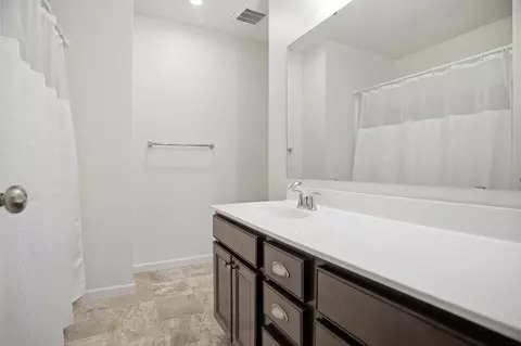 Bath - 4035 River Valley Way, Eagan, MN 55122 photo 3 of 4
