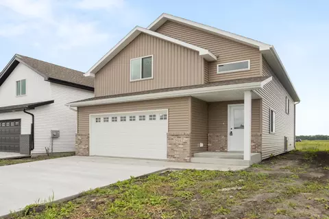 2623 38 Ave S, Moorhead, MN 56560