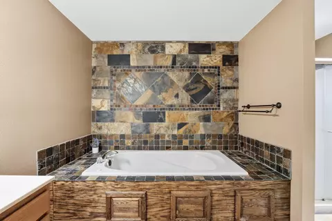 Bath - 1705 Vale Ct, Faribault, MN 55021 photo 5 of 5