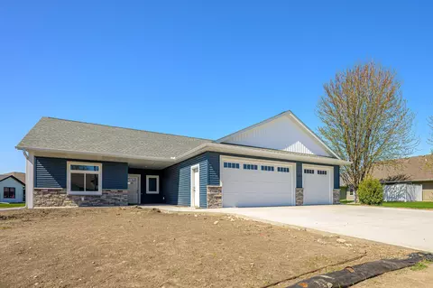 1308 Sherwood St SE, Hutchinson, MN 55350