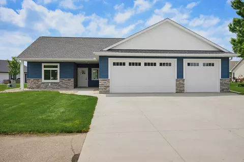 1308 Sherwood St SE, Hutchinson, MN 55350