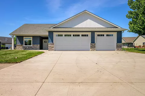 1308 Sherwood St SE, Hutchinson, MN 55350