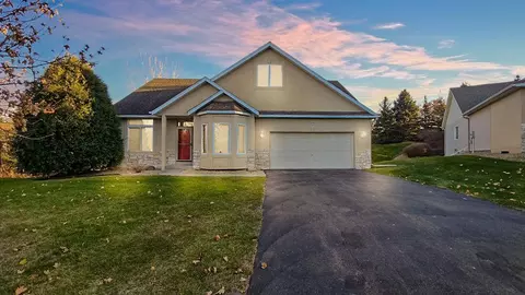 16045 Kennard Ct, Lakeville, MN 55044