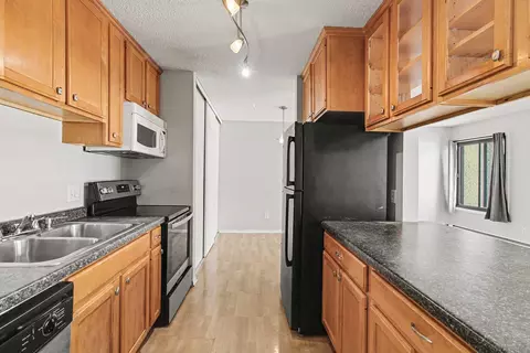 Kitchen - 4110 Rahn Rd #201, Eagan, MN 55122 photo 2 of 6