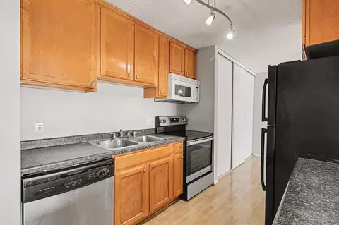 Kitchen - 4110 Rahn Rd #201, Eagan, MN 55122 photo 5 of 6