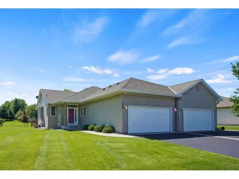 786 Regent Dr, Shakopee, MN 55379