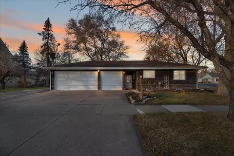 406 2nd St N, Bayport, MN 55003