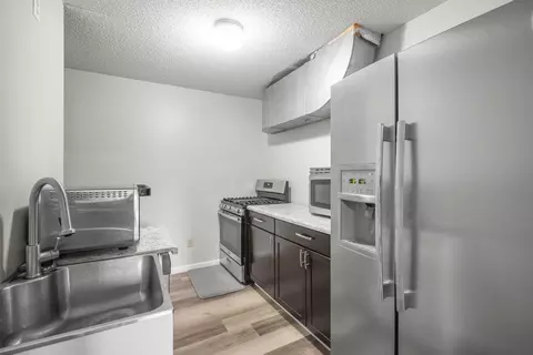 Kitchen - 9245 Cherry Ln, Corcoran, MN 55340 photo 3 of 4