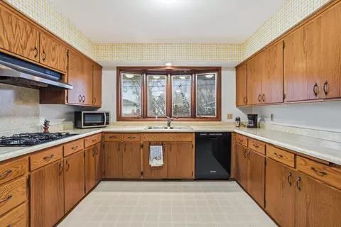 601 E 103rd St, Bloomington, MN 55420 photo 2