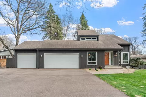 4830 Lakeview Dr, Shoreview, MN 55126