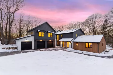 3605 Parkway St, Deephaven, MN 55391