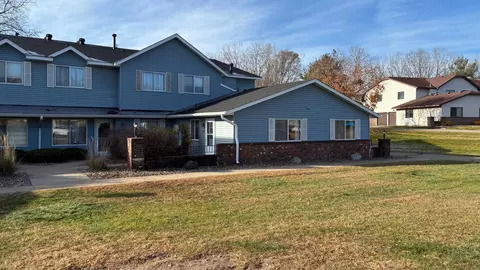 1640 Helena Rd N, Oakdale, MN 55128