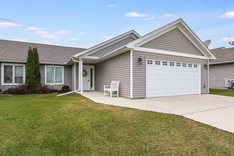 724 State St, Kenyon, MN 55946