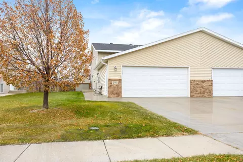4758 Townsite Pl S, Fargo, ND 58104
