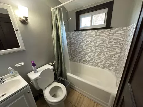 Bath - 621 E 7th St, Albert Lea, MN 56007 photo 1 of 1