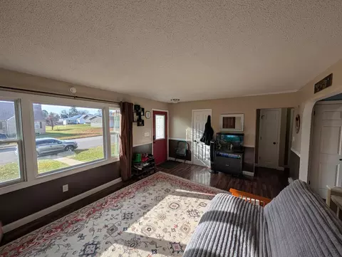 209 E Cabot St, Le Roy, MN 55951 photo 4