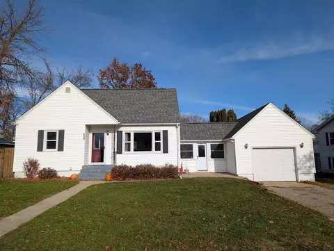 209 E Cabot St, Le Roy, MN 55951