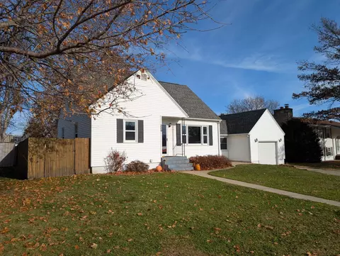209 E Cabot St, Le Roy, MN 55951 photo 2