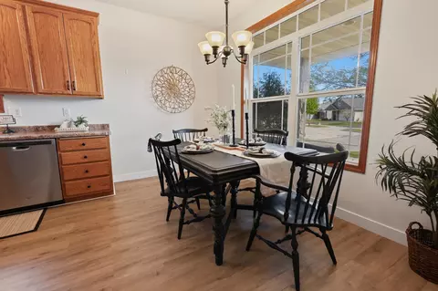 Dining - 5345 Sand Bunker St, Saint Cloud, MN 56304 photo 2 of 5