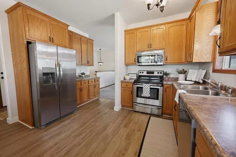Kitchen - 5345 Sand Bunker St, Saint Cloud, MN 56304 photo 3 of 4