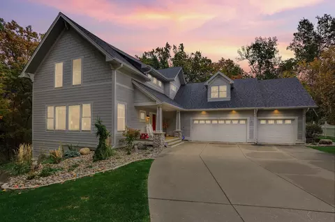 399 Locust St, Mahtomedi, MN 55115