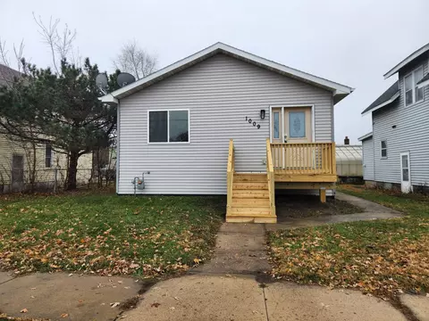 Exterior - 1009 1st Ave SW, Austin, MN 55912 photo 3 of 3