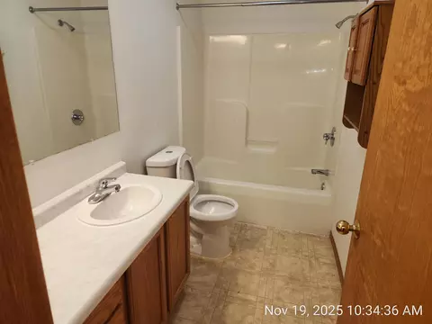 Bath - 1009 1st Ave SW, Austin, MN 55912 photo 1 of 1