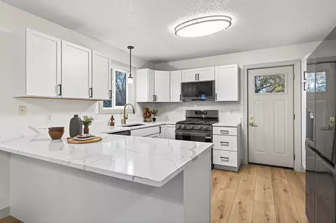 273 Butler Ave E, West Saint Paul, MN 55118