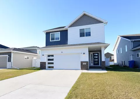 7421 18th St S, Fargo, ND 58104