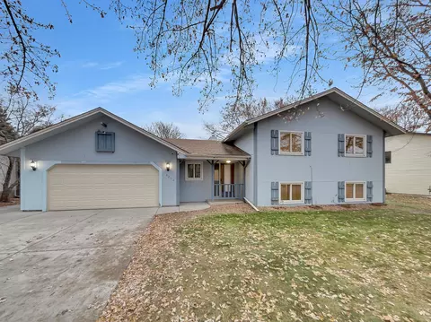 8232 Sumter Ave N, Brooklyn Park, MN 55445