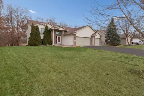 11876 N Meadow Curv, Lindstrom, MN 55045