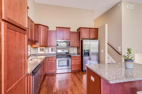 2576 Waterfall Way NW, Prior Lake, MN 55372