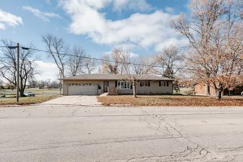 208 Powers Ave N, Alden, MN 56009