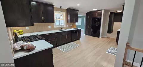 686 Wheaton Ave, Roseville, MN 55113