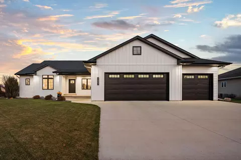 1007 28th St SW, Austin, MN 55912