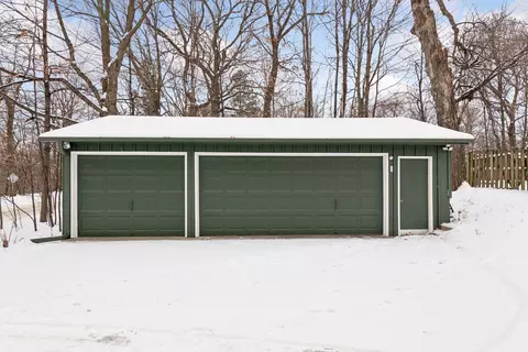 Exterior - 10 Birch Bluff Rd, Tonka Bay, MN 55331 photo 4 of 6